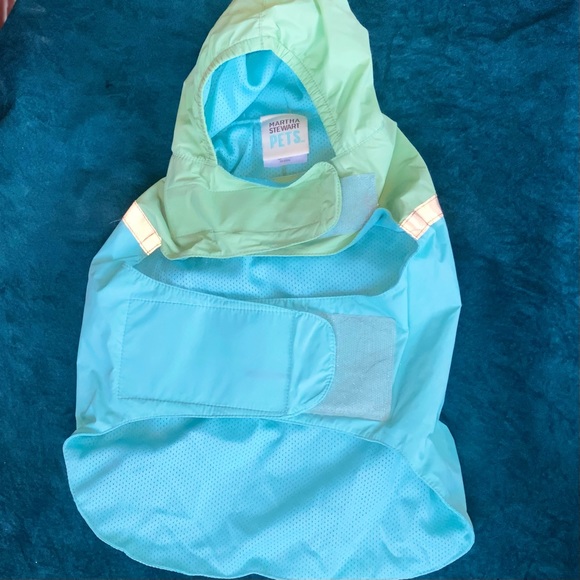 MARTHA STEWART PETS Reflective Dog Rain Jacket Hoodie with pocket. - Picture 2 of 3